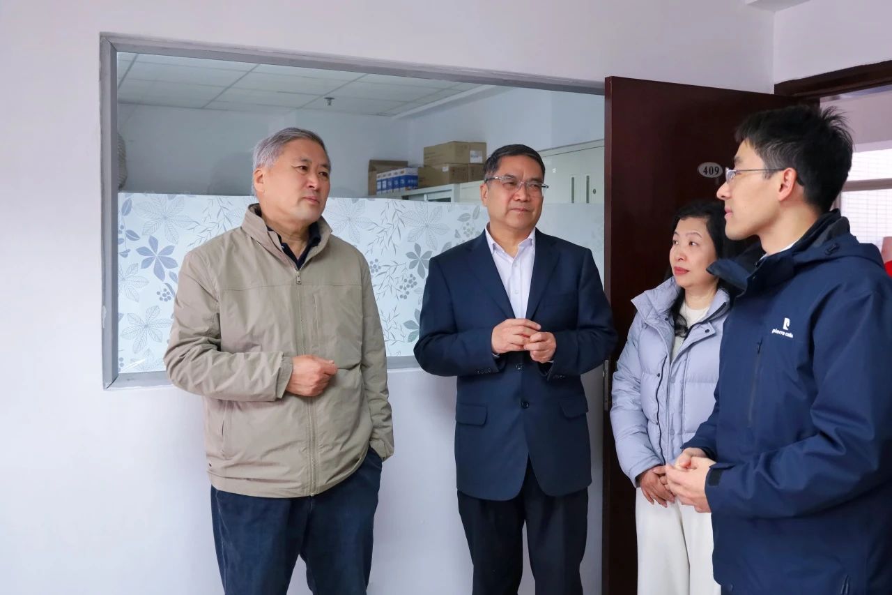 8A2D420DE72E0DC98A0E20885A4_038A43AE_182F1