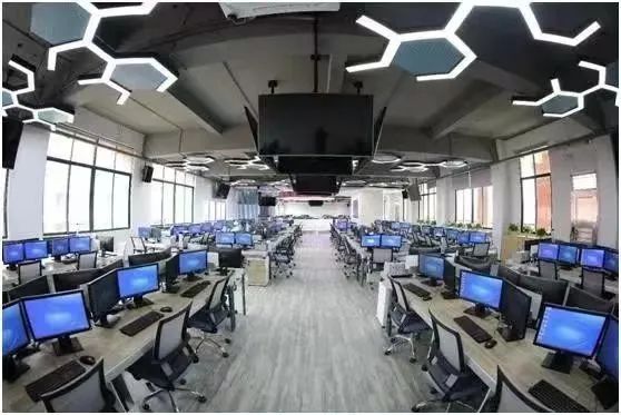 102DFBA402E53D8C878D9D487F7_13FBD404_B4EC