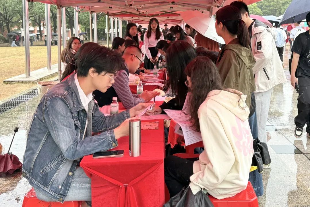 33D65A0AEEEF0533D9EAA2188B7_2C385947_29D70