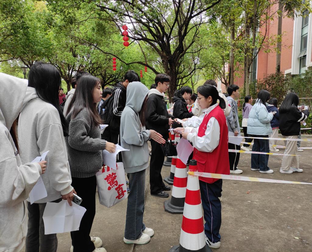 2D64C7B576DEF35757AB136DD8C_EDC6BBA2_2CD5B