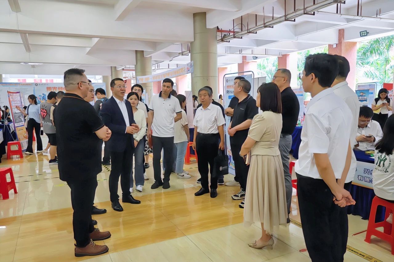 D7CC7BA2F1AFDEE95D93EE64EB2_ADC79A95_280A5