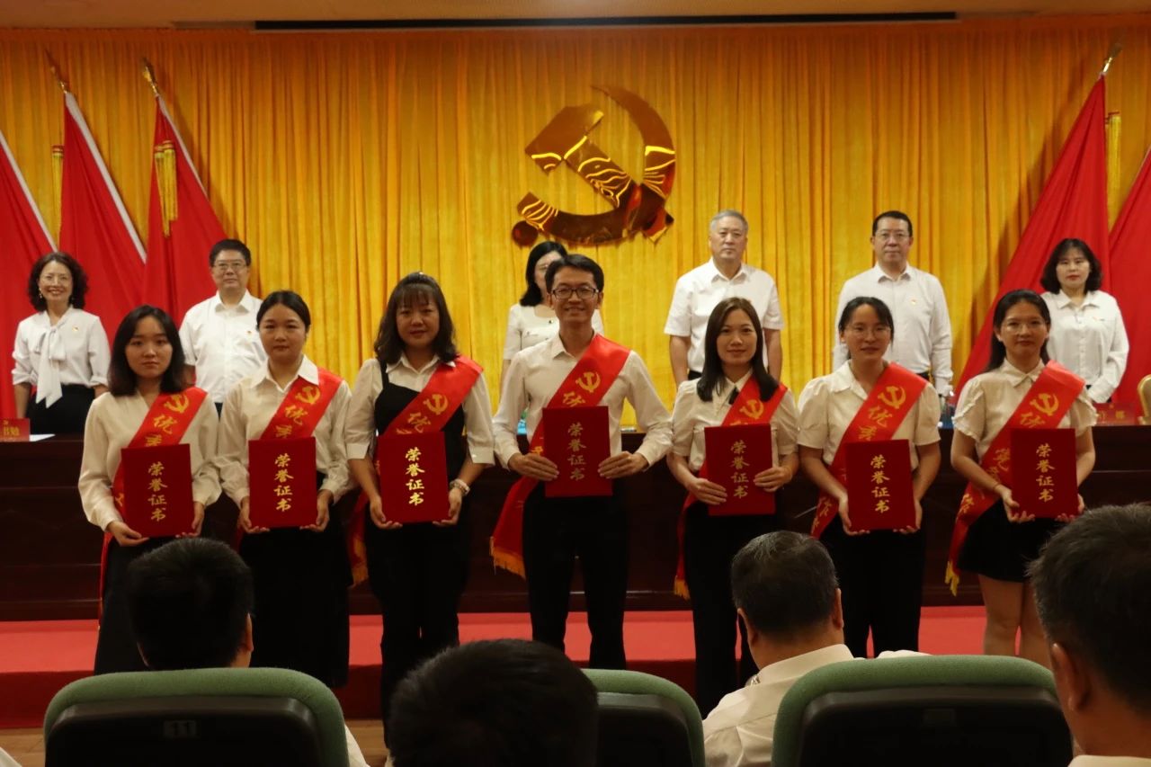 D18CBE1F1CF92DCCA9B758F6C46_04F907D7_208B2