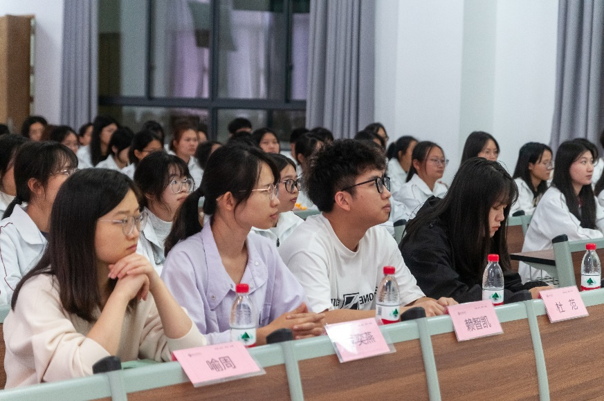 2F817A2AB19A126B51FB8C8D354_F59518D0_B9875