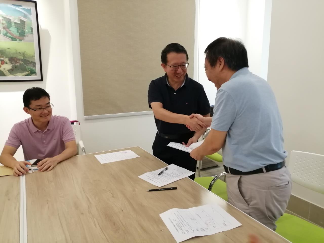 194A71EC2C4C5D853550DC44BA9_2895D15A_158D8