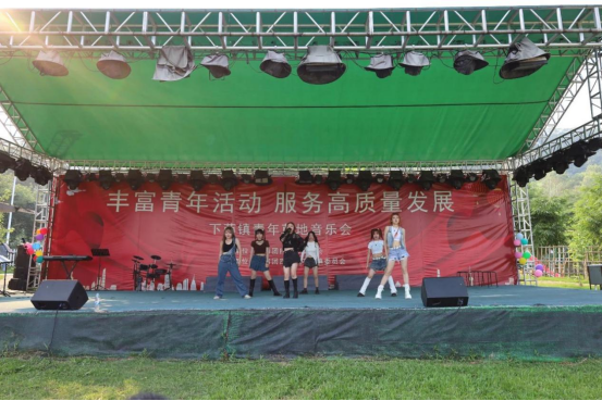 156F6DEE43E9E3053D14D689E32_46B2D1C3_C7B4A