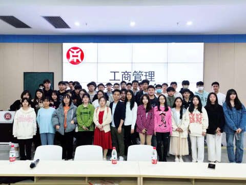 DA9F6692671FA7040001E16DB3C_4359C0D2_A9215