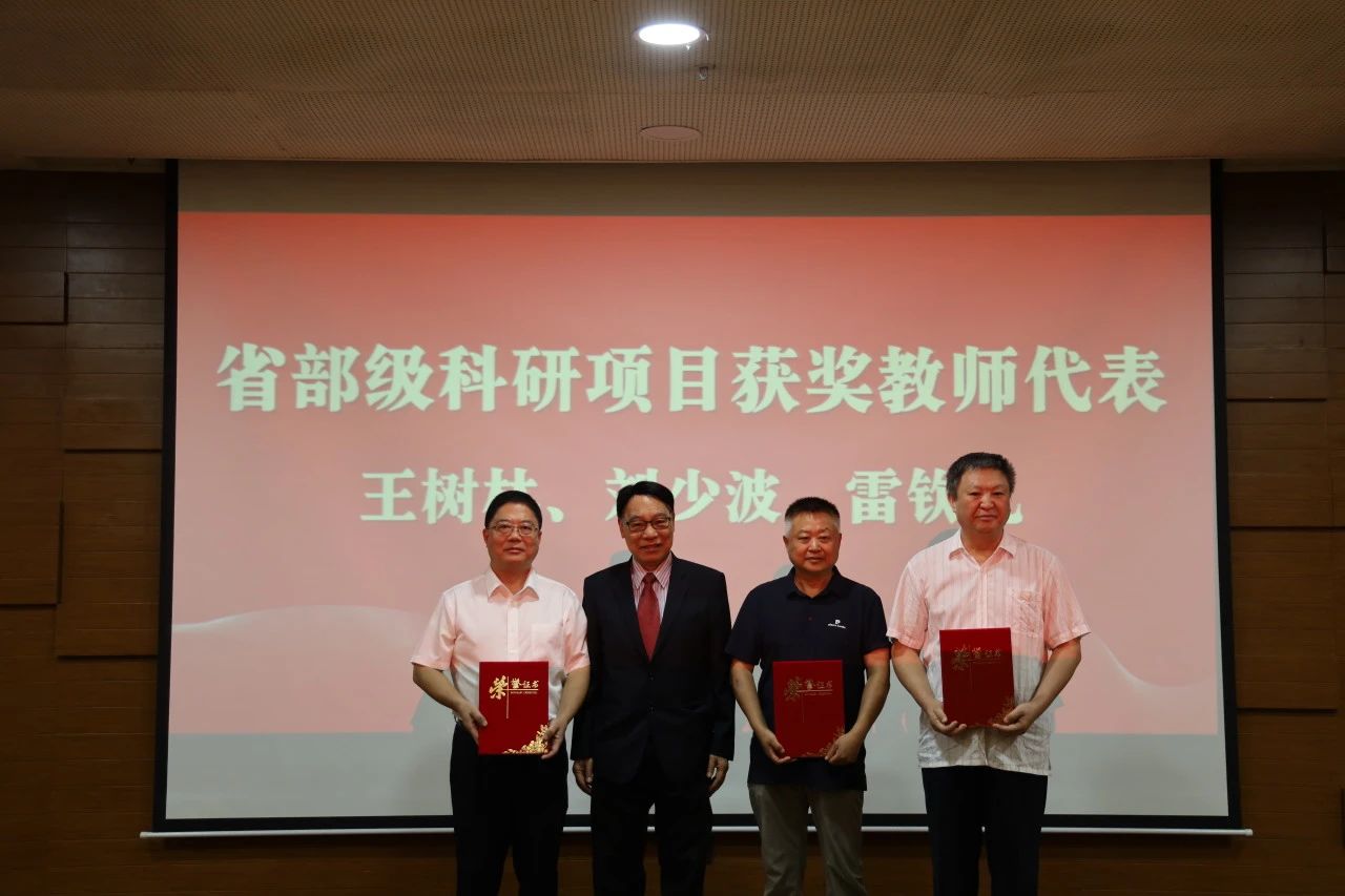 CA6AD280229008B8127D8A1A9FC_905EFCBE_1861C