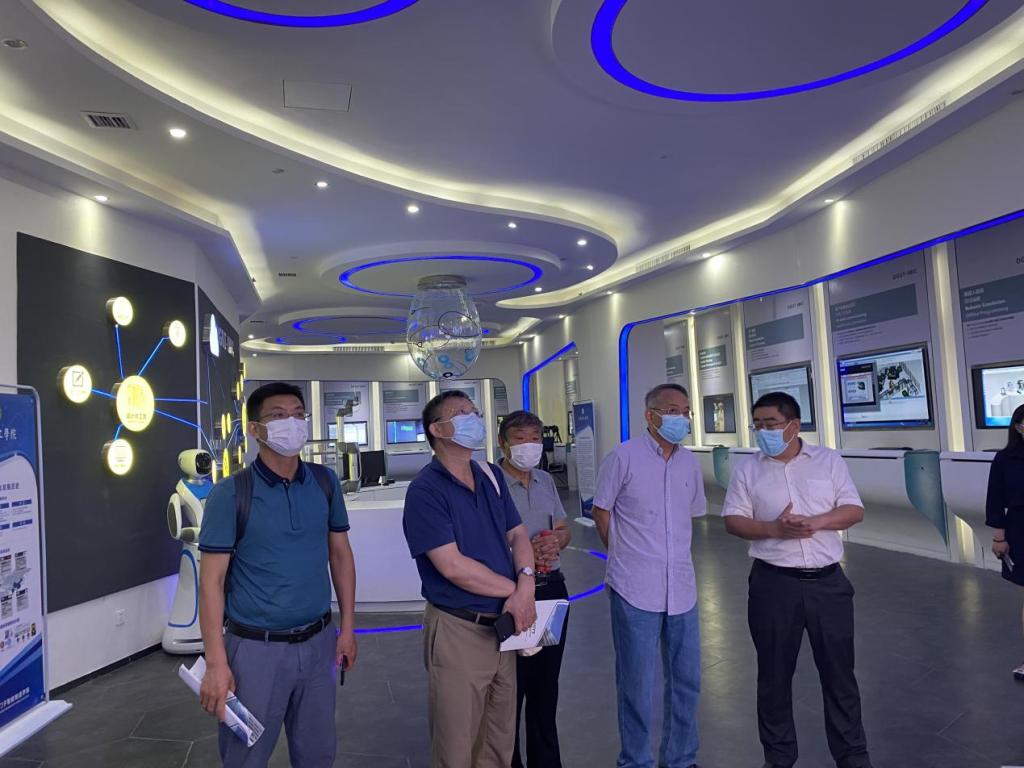 7FC3F7B55A6E304FF99405D2E5B_970815CA_16BDE