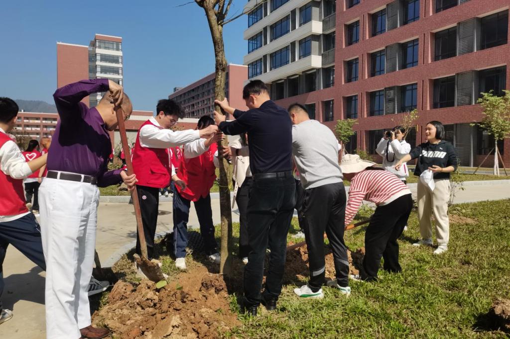 A017E019FE1DED070ABCEE829D7_8DF38F50_215B2