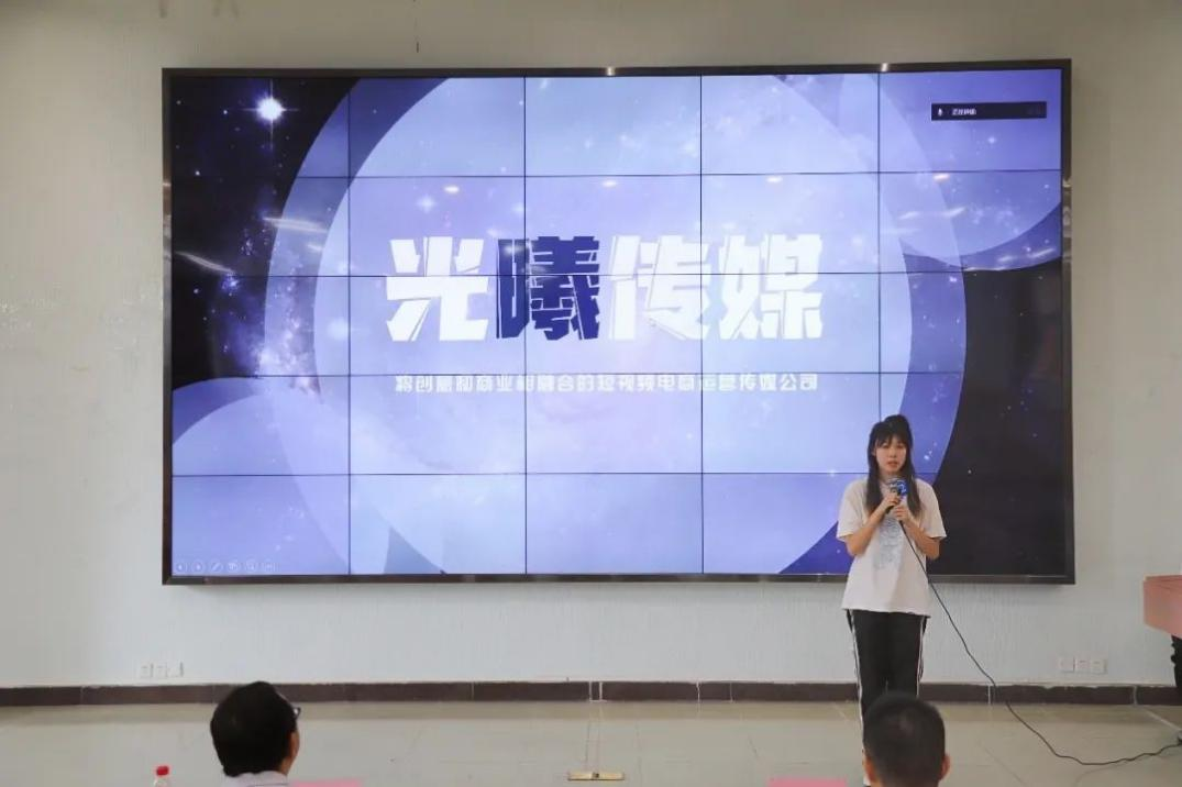 8425863D001357E6B3920DC96C3_FF9900EB_723EF