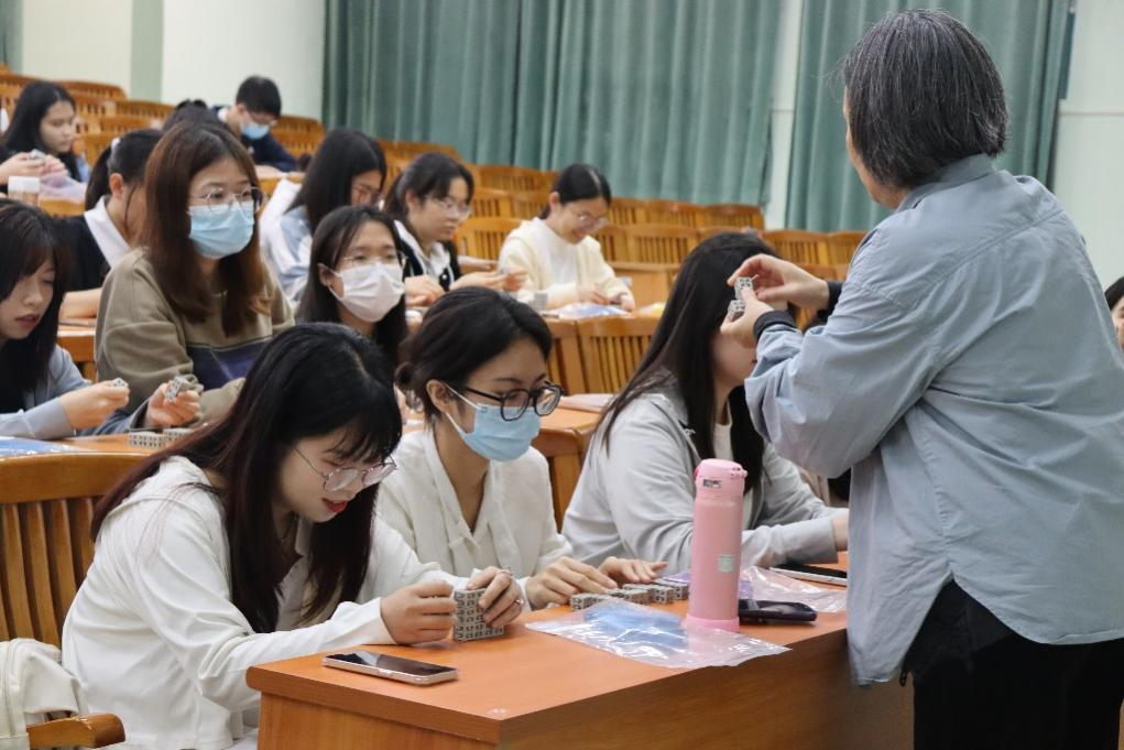 2A7A60BD8BDEC6B03F1E34798F5_7D2E7284_C23F5