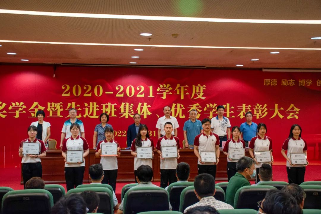 B867EED56CBD153EF9FB7DB5E75_2A3EAD7A_1EC02