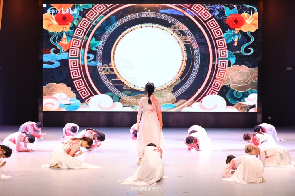 B9935538D1BC20B8965D16D3C0E_A15E83FA_18426