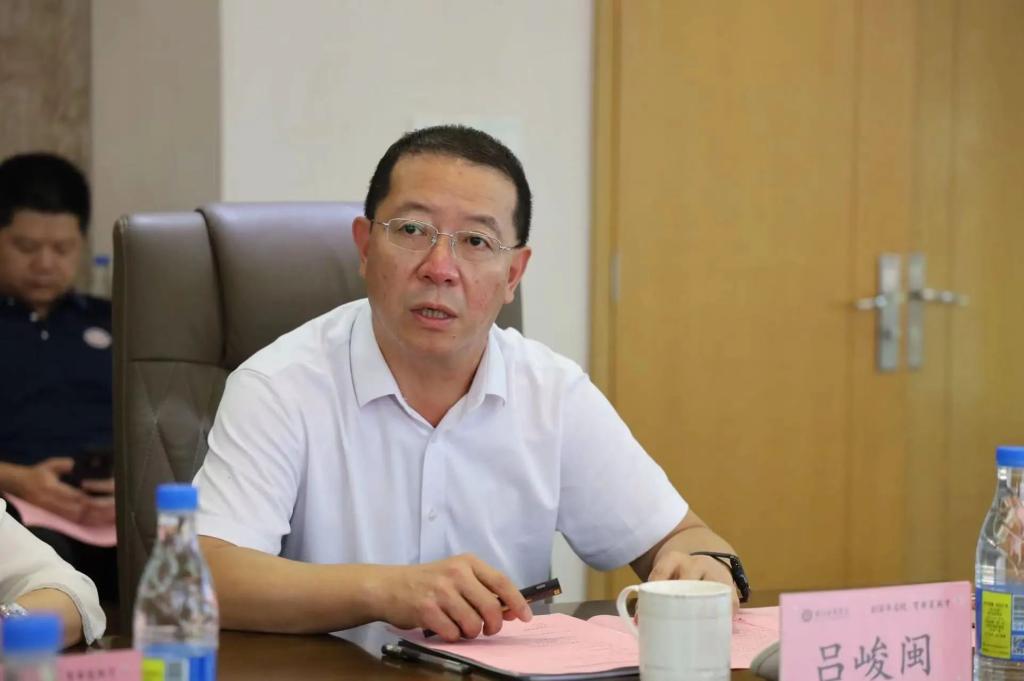 4EE688E5CCB2DDE19A1C0D0EE3D_EF927041_BF21