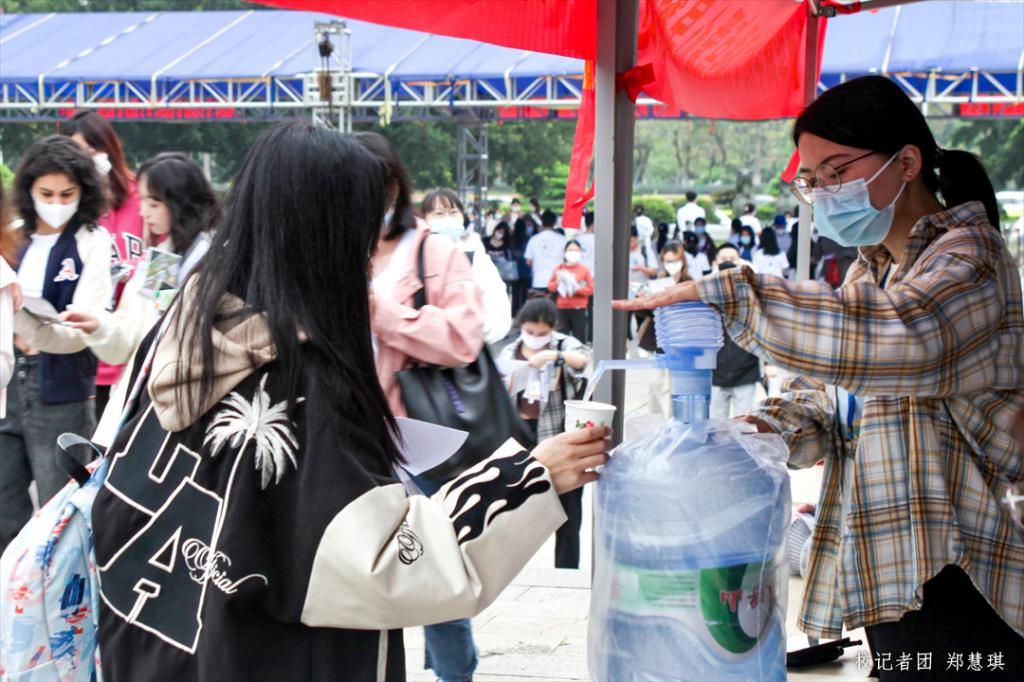 29FB4A916E2C60D6F9C36766E85_1AC14C14_1D829