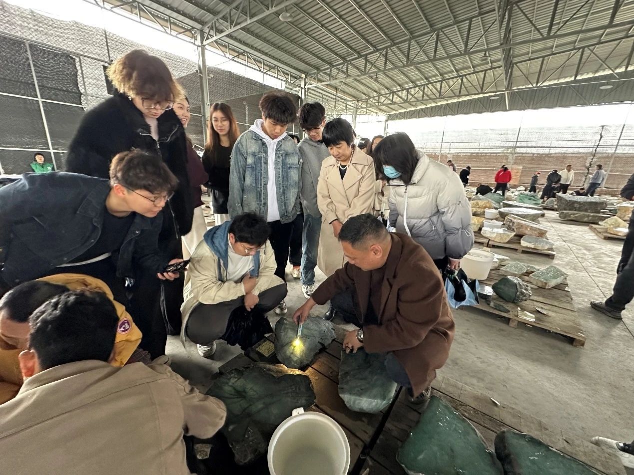 2843AC4F4ED1FE029200D198988_C4ECAD7F_4012C