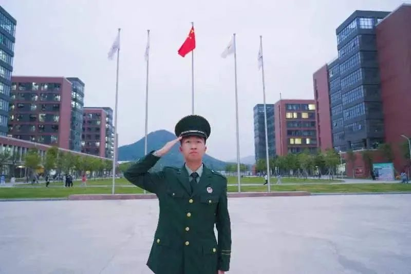 8806720ECAE157AAF4CCD8A1570_72B14197_5375E