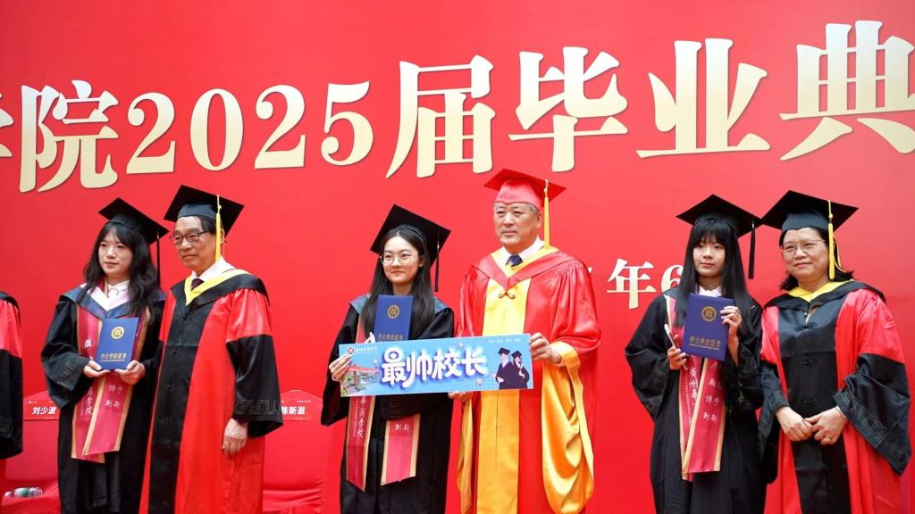 4D8E9D3941C905EF3EA24D7112B_10D81405_1525F