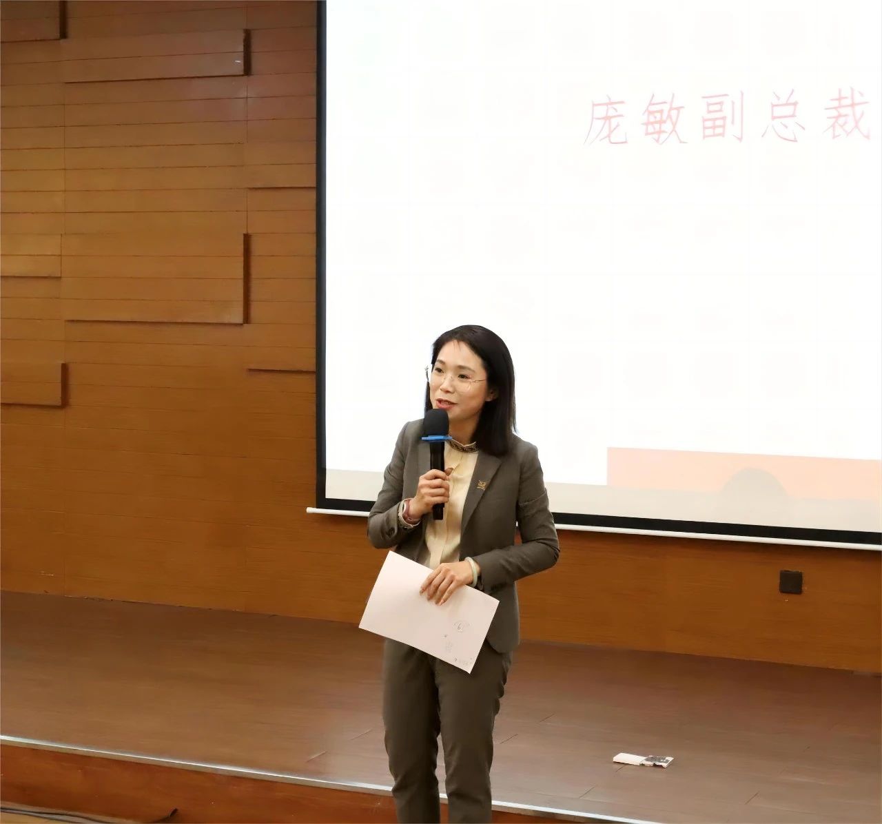 5BD18457BDD7EFC70507D063D10_D6DC7594_14DC2