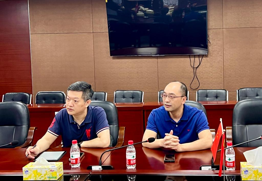 85AB1141DF4D83B3BBAAE708FF0_AFF9A310_19640