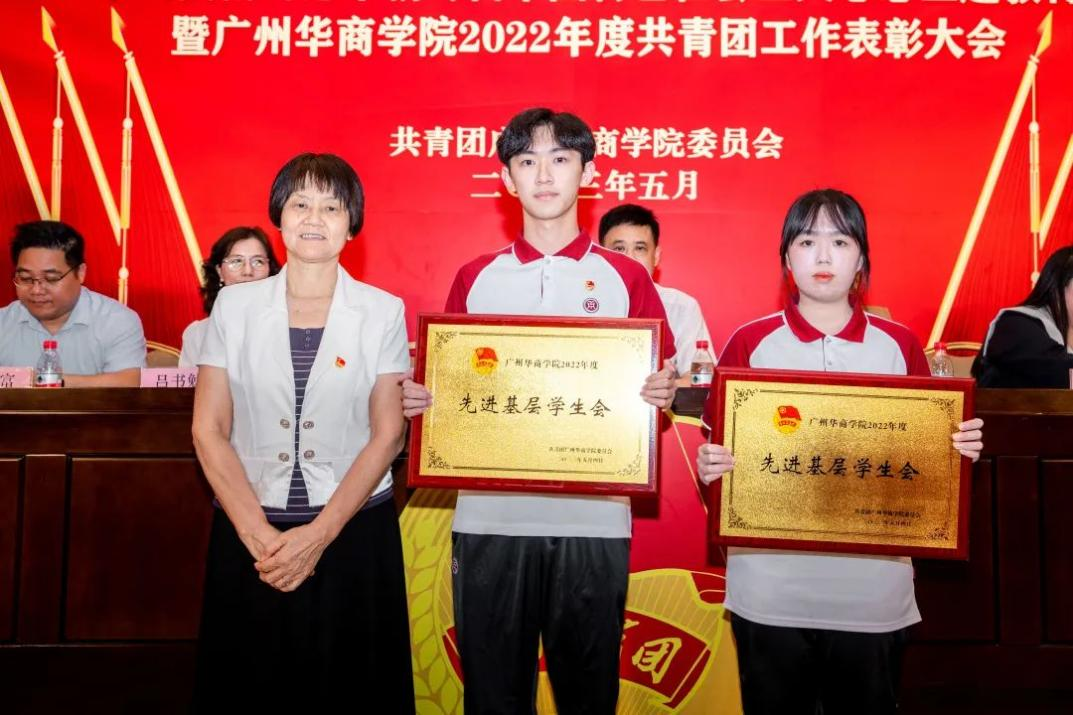 F00E886F79E8C49702F8D5C52CB_F4A36992_D3DA1