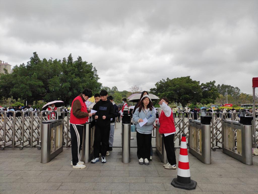 DEA80D01B18BF960D78D984FA19_21DC3B5C_1C439