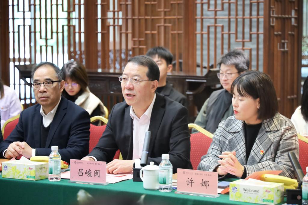 ED95456D0D55645CC3AEFAA49C0_7D87EEBF_192B9