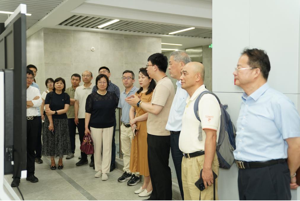 AF856516F46F67BBEF637C86CDD_3165A298_13522