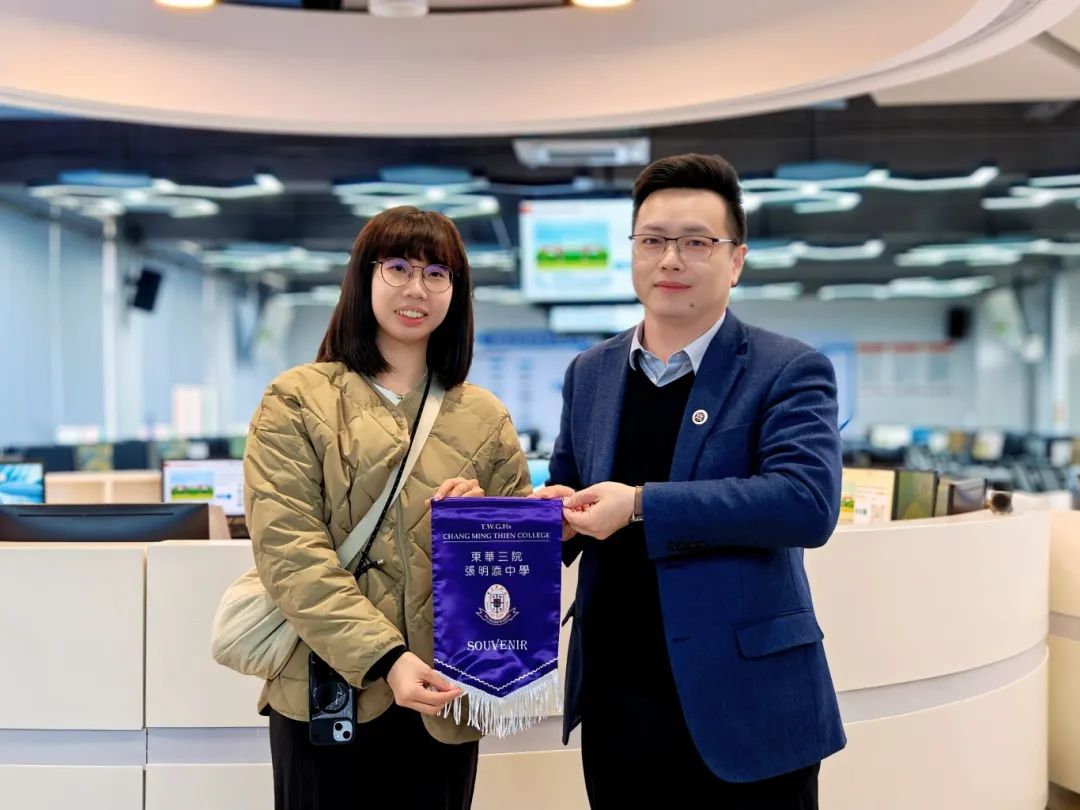 56E7CAAFEAD56913392C08B72C5_FC1C2715_18A57