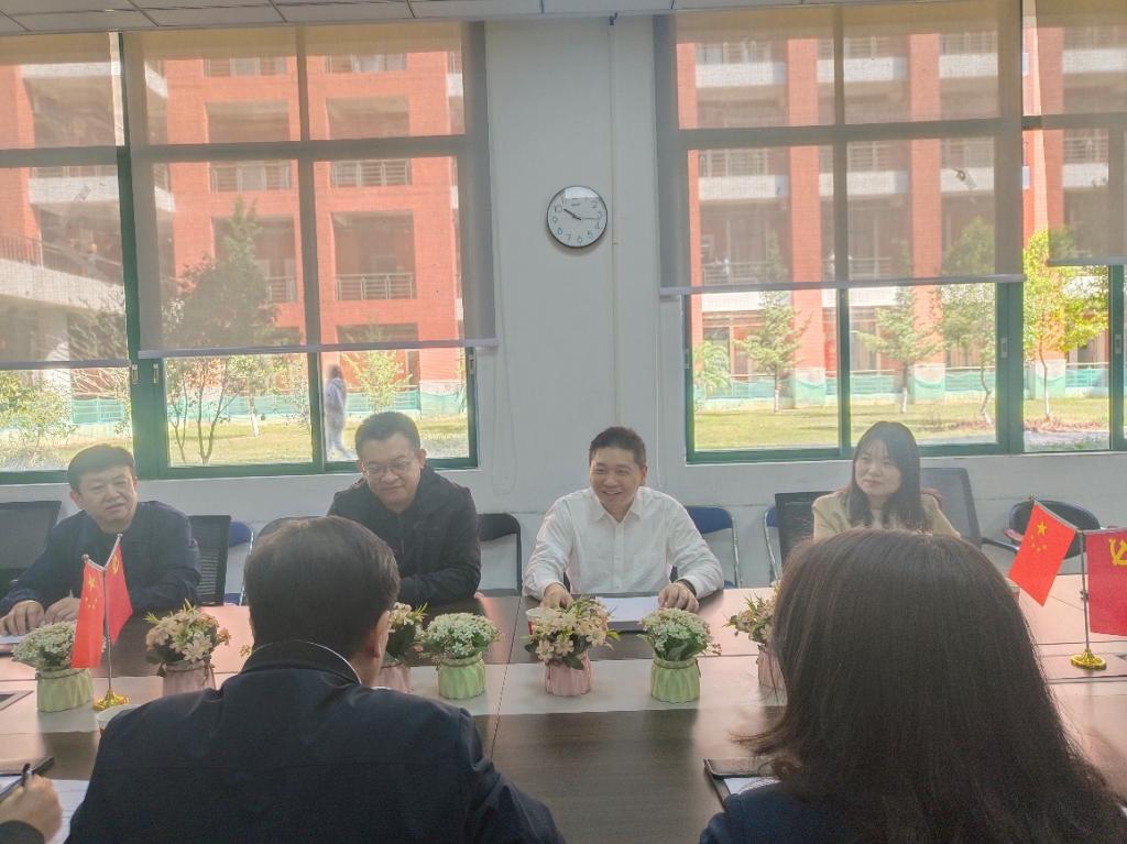 C700E7E8CBF54DA83D152D8407D_EFDE5AAE_18398