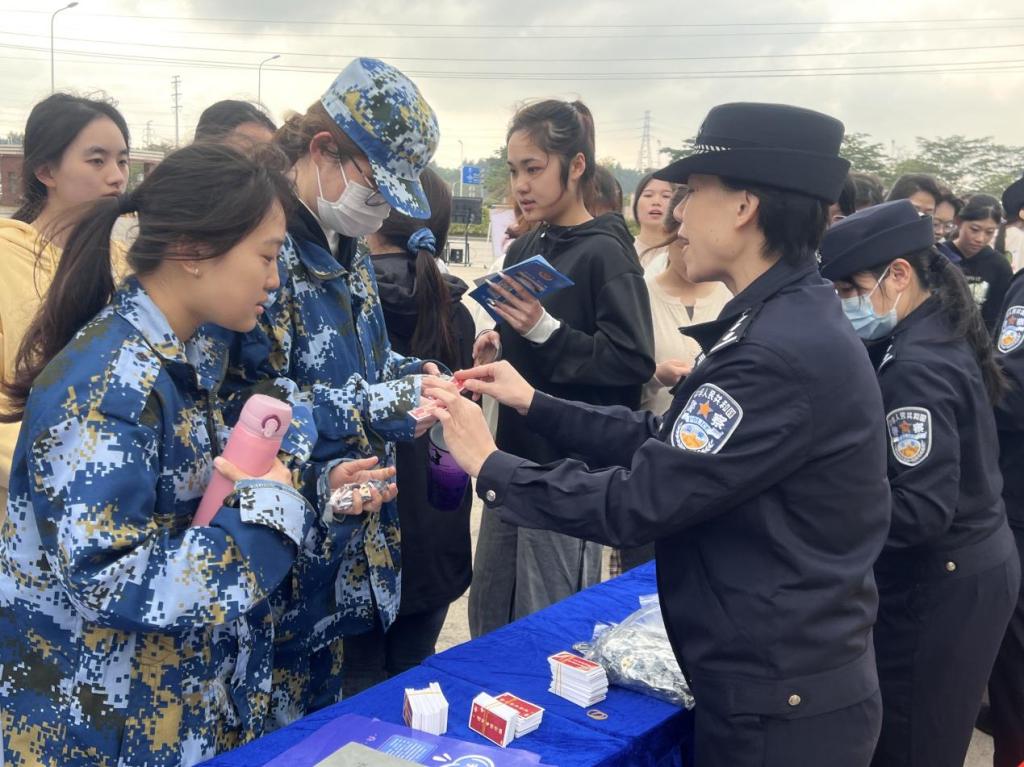 4DE10D333AB3A8255AD0D5CE9DC_C2E305C0_1D7FA