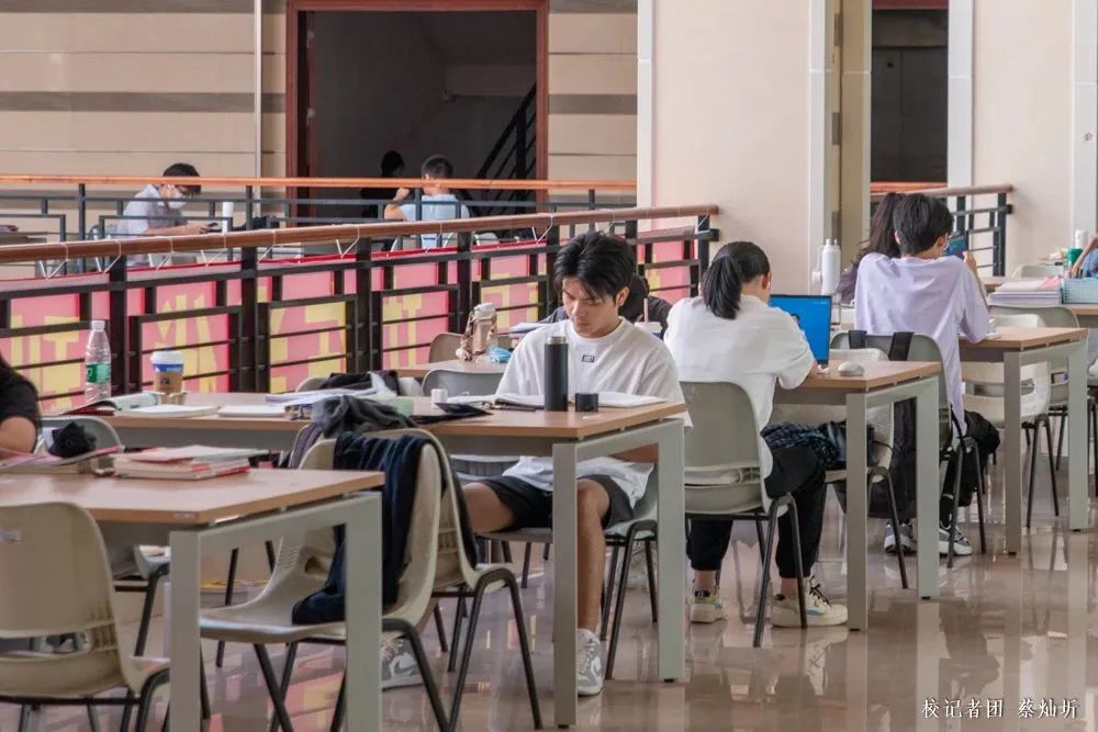 12E54EDF0FA6F834E151325D23F_693D864E_19C69