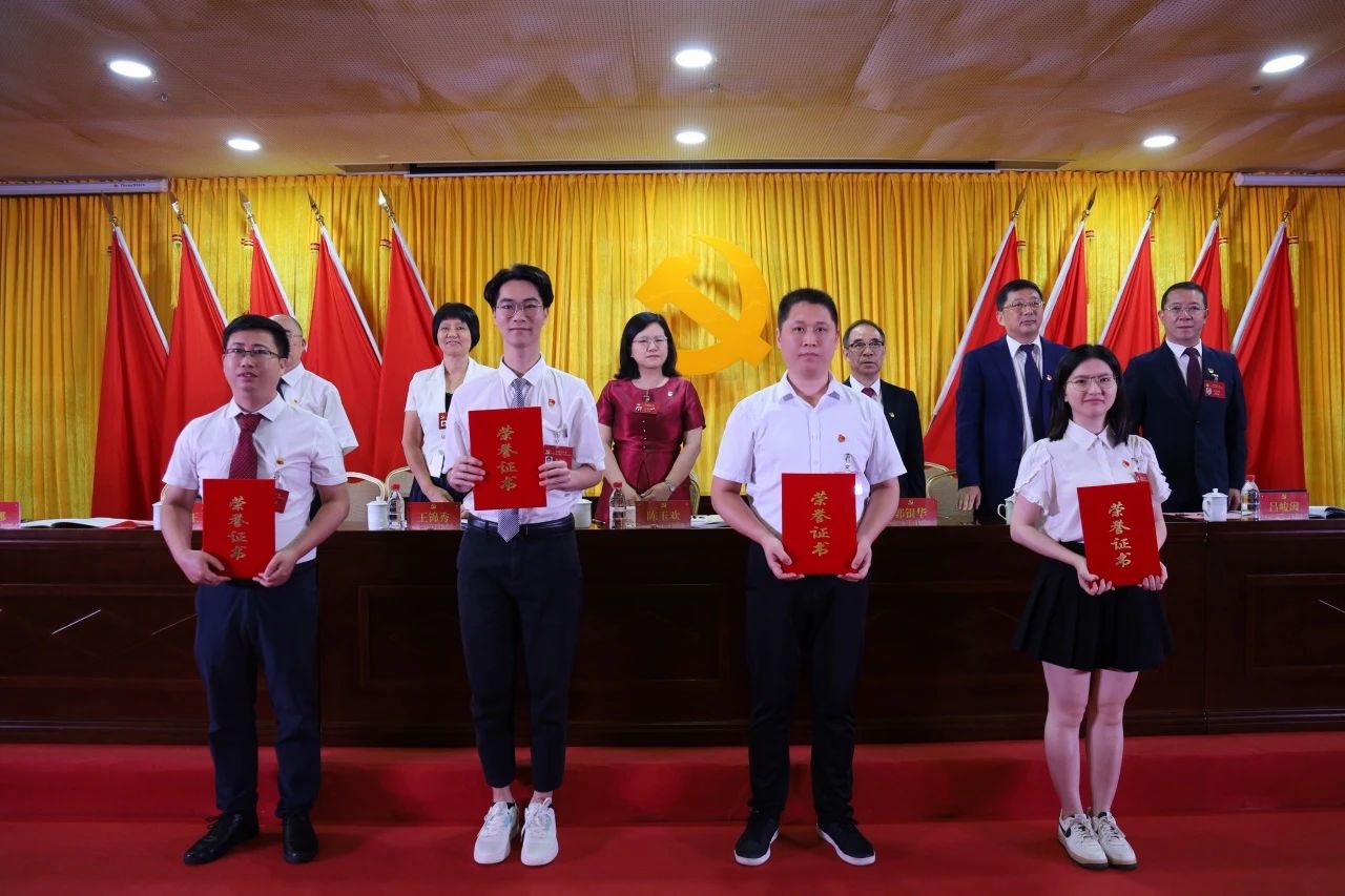 6C2DEA638045D3C1D425E08CD99_9224841B_250DE