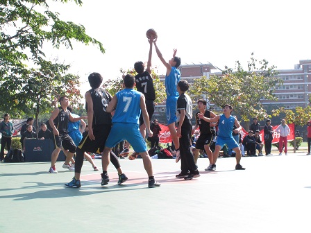 B381D37404B2F3E2E8D445B592C55B53